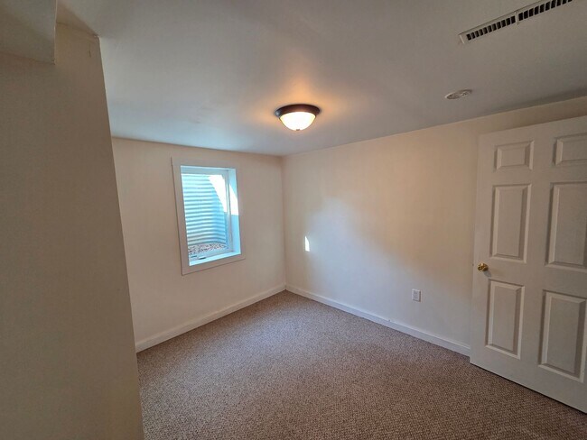 Building Photo - 3 Bedroom Cedar Falls House