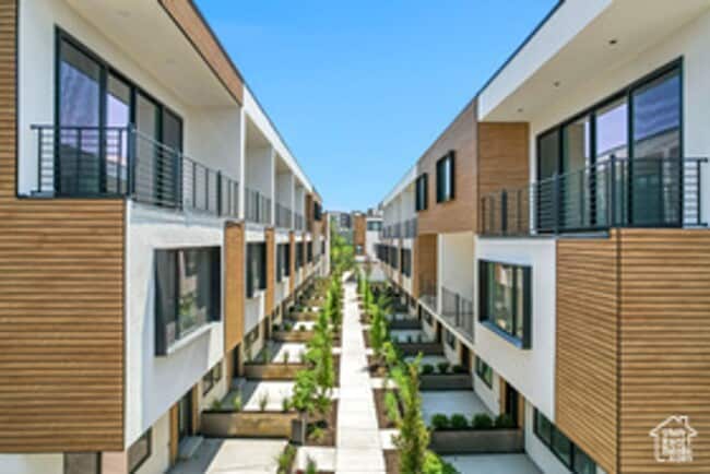 Building Photo - 4186 S Main St