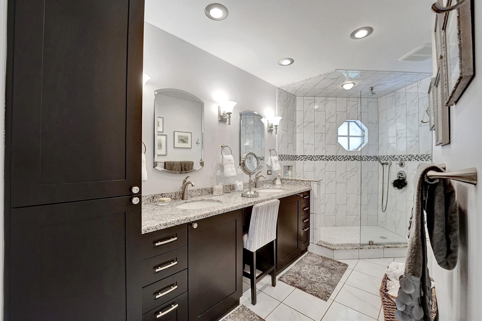 Building Photo - 2940 Myrtle Oak Cir
