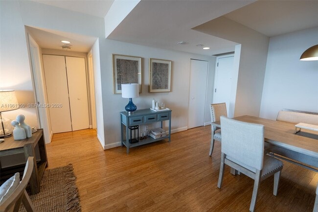 Building Photo - 1000 W Island Blvd