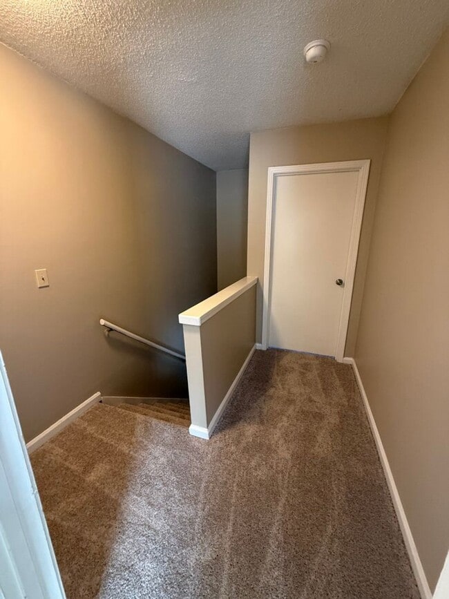 Building Photo - Affordable townhome with Free Rent