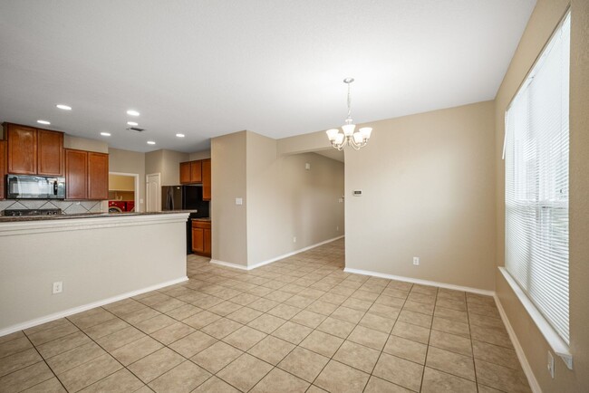 Building Photo - 4 Bedroom/2.5 Bath Mustang Valley Subdivision