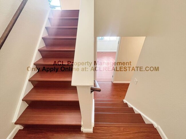 Building Photo - Quiet and Quaint Hayward Hills Condo 4 Rent