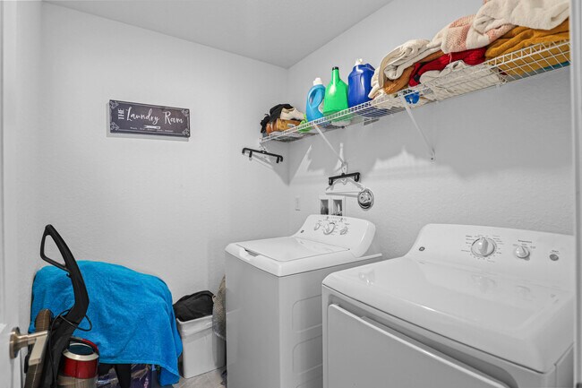 Building Photo - 11164 Middle Strm Dr