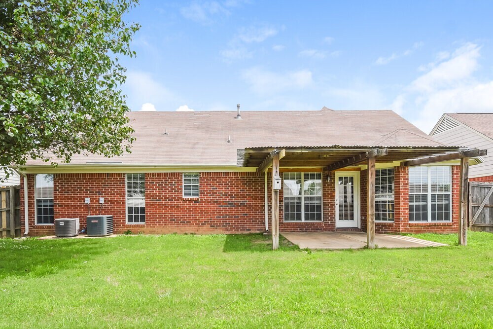 Building Photo - 8181 Martin Dr