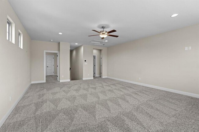 Building Photo - 305 Miranda Wy