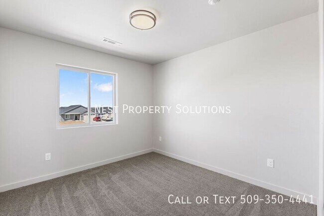 Building Photo - 370 Ivy St NE