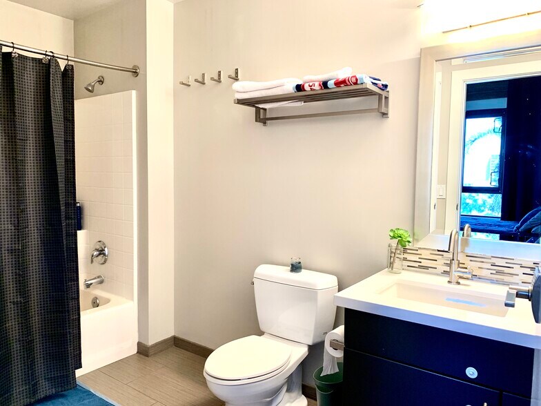 2nd bathroom - 889 Date St