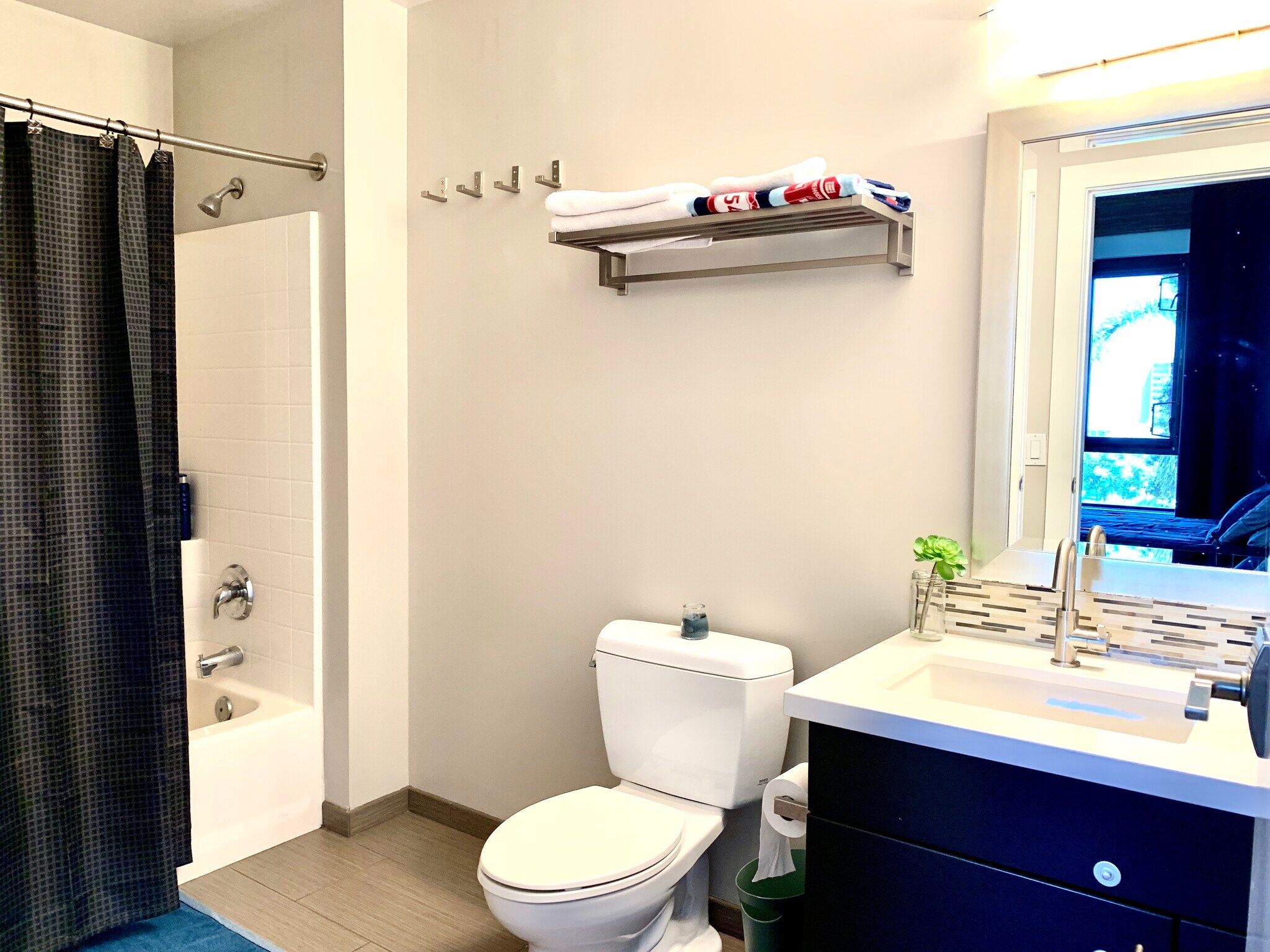 2nd bathroom - 889 Date St