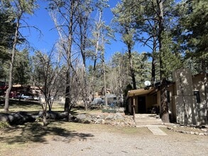 Building Photo - 102 Ivy Ln