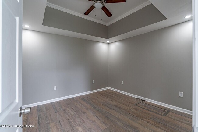 Building Photo - 1246 Schiller Ave