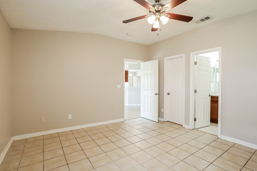 Building Photo - 3332 Volley Dr