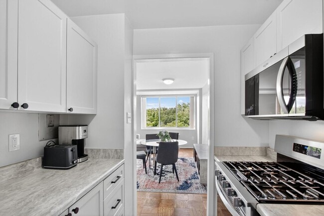 Primary Photo - 10401 Grosvenor Pl