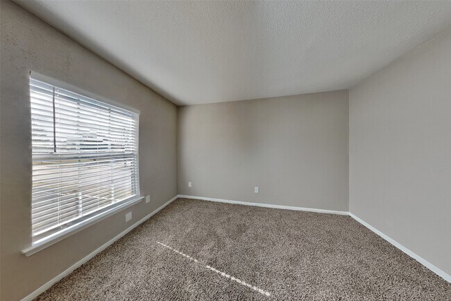 Building Photo - 3414 Green Fields Dr