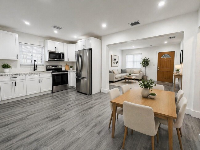 Building Photo - 736 NW 41st St