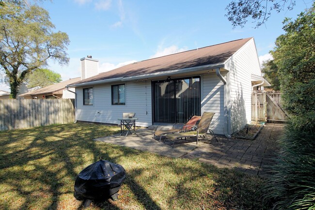 Building Photo - Central Niceville Location