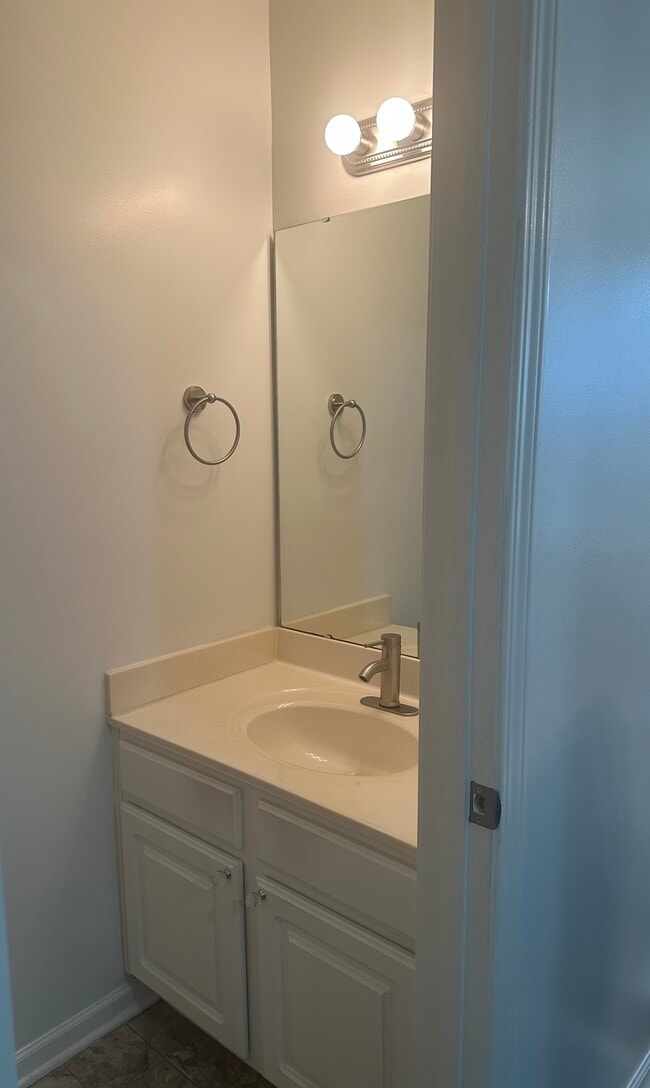 Building Photo - 5631 Seths Dr