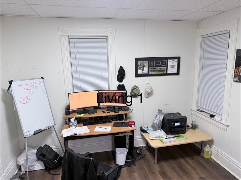 Building Photo - 10 E 5th St