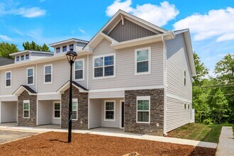 Building Photo - 3BR Townhome, Brand New - Simpsonville