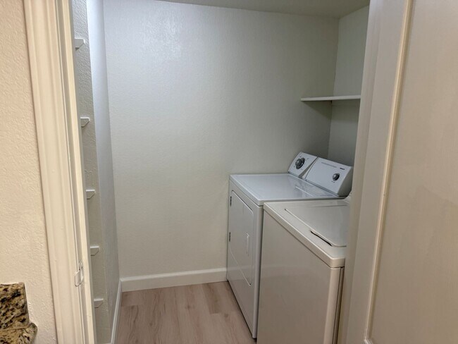 Building Photo - 12071 Alta Carmel Ct