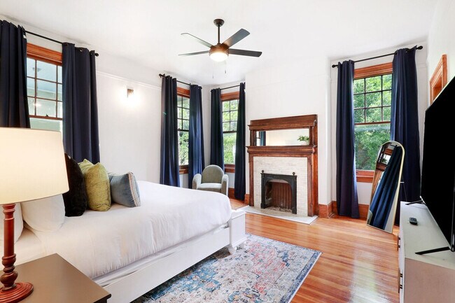 Building Photo - 4327 Canal St