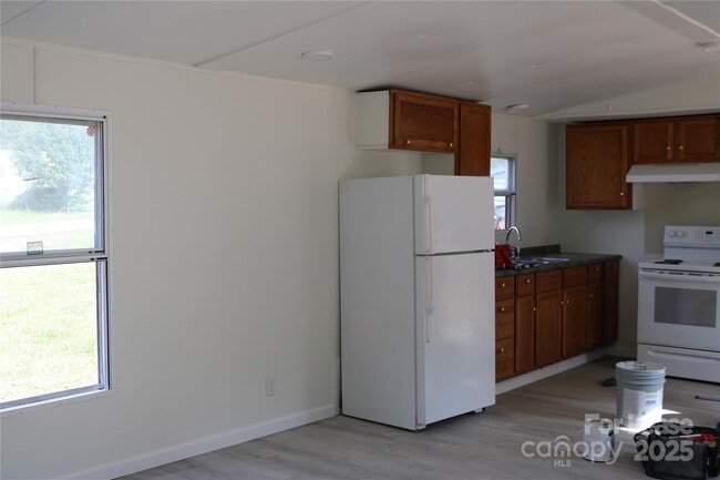 Building Photo - 121 Newfield Ct