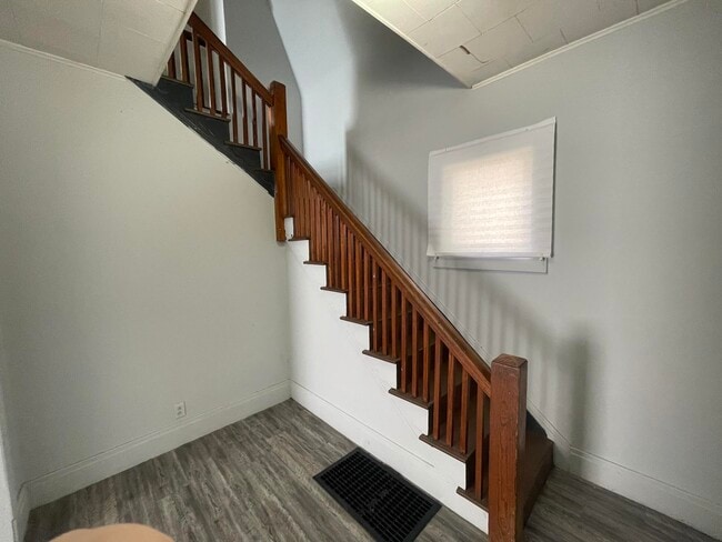 Building Photo - 614 Griffin-