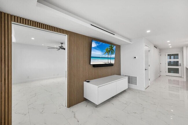 Building Photo - 545 S Fort Lauderdale Beach Blvd