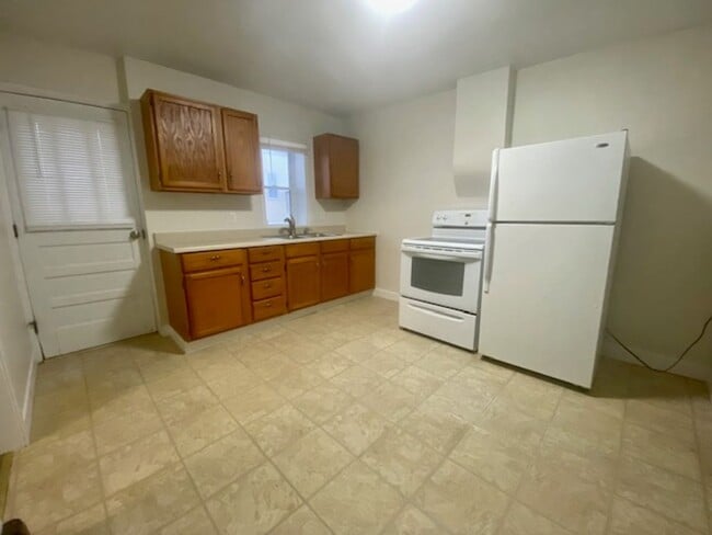 Primary Photo - 414-416 S Andrews St