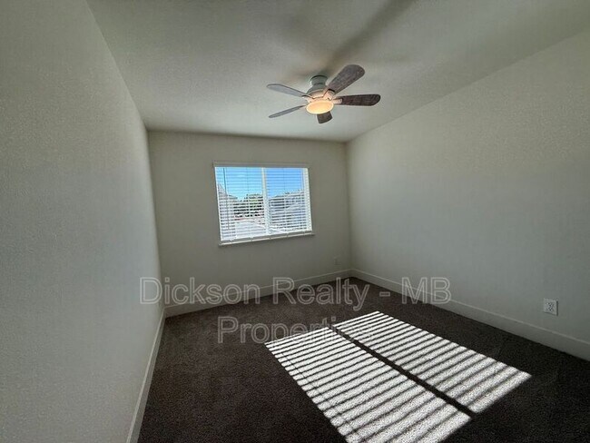 Building Photo - 1640 Prancer St