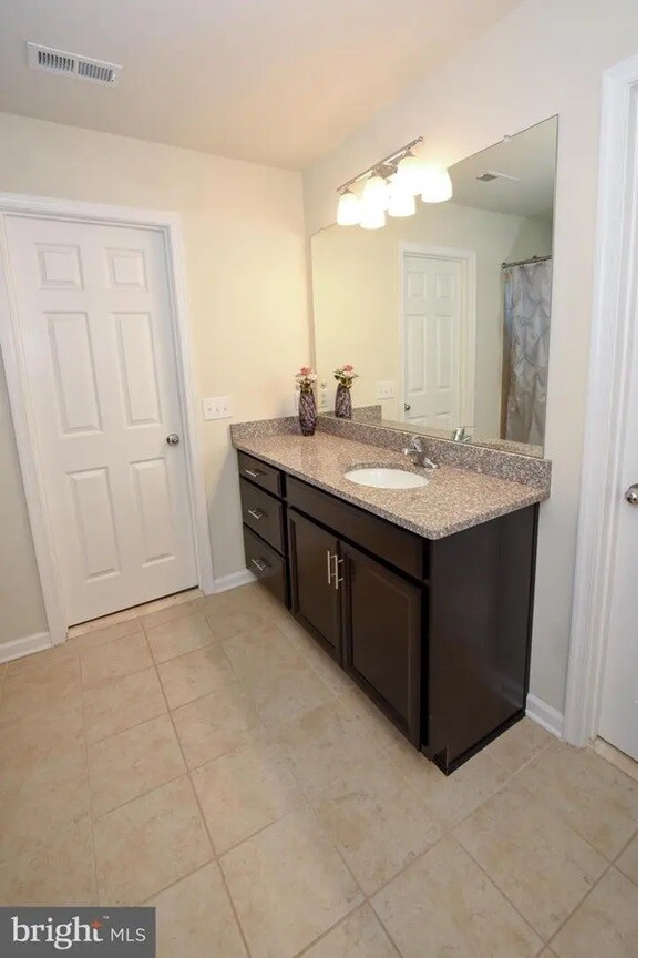 Master Bathroom features a private full bath with dual vanities and a spacious walk-in closet - 1736 Beacon Ln