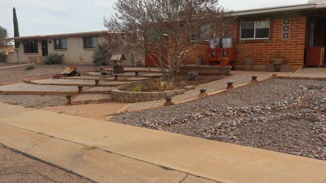 Building Photo - Spacious