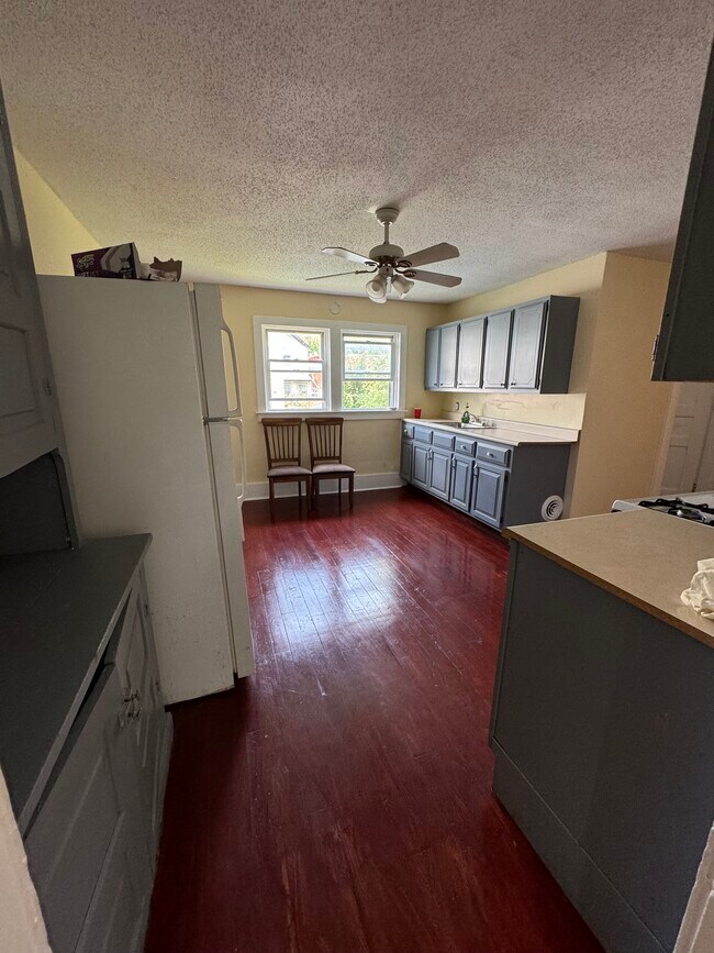 Building Photo - 511 Roberts St