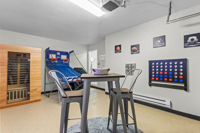 Building Photo - 9211 Highland Pl