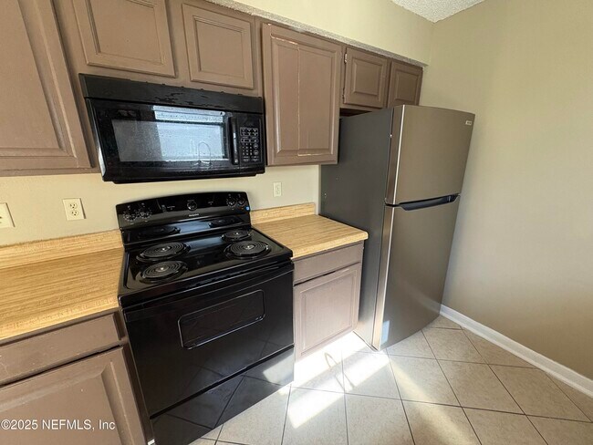 Building Photo - 2845 Derringer Ct