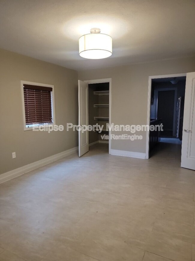 Building Photo - 805 3rd St