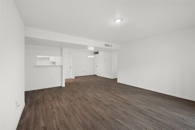 Building Photo - 8425 Hearth Dr