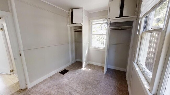 Building Photo - 900 Woodlawn Ave