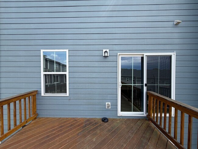 Building Photo - 921 Portrush Ln
