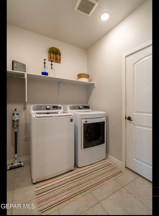 Building Photo - 1056 Summer Breeze Pl