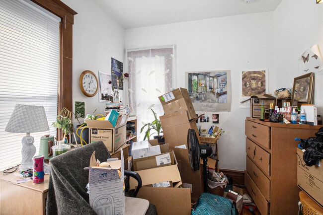 Building Photo - 716 e kingsley-