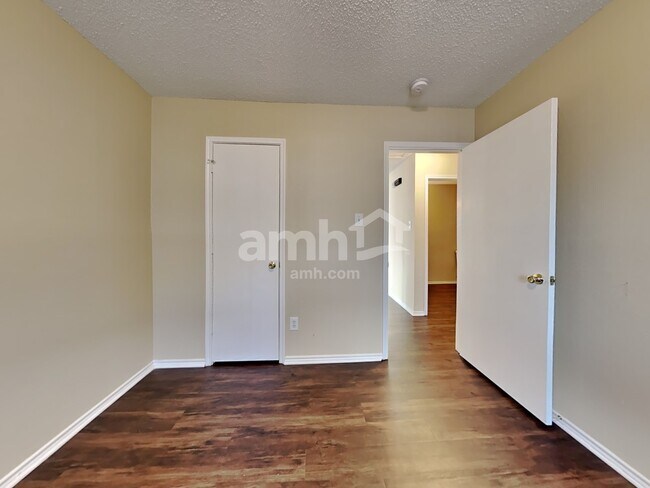 Building Photo - 115 Clover Leaf Ln