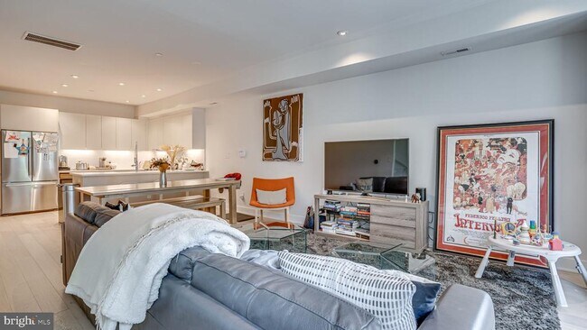 Building Photo - 2003 1st St NW