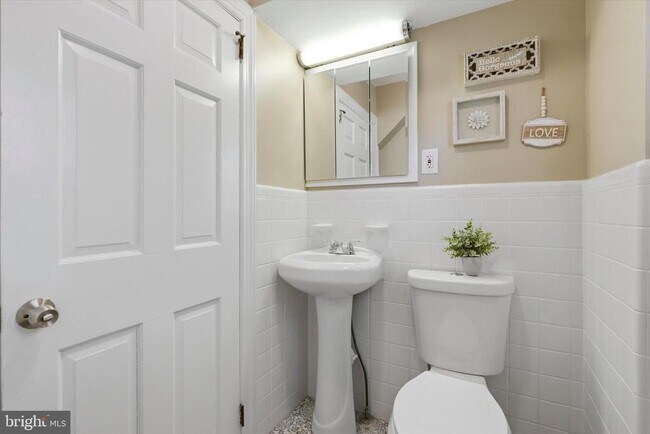 Building Photo - 1637 Locust St