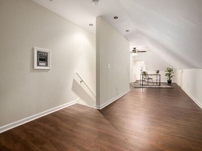Building Photo - 561 Kimball Pl