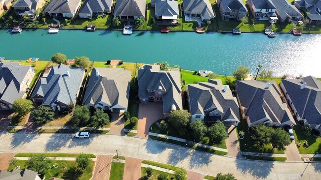 Building Photo - 17859 Camp Cove Dr