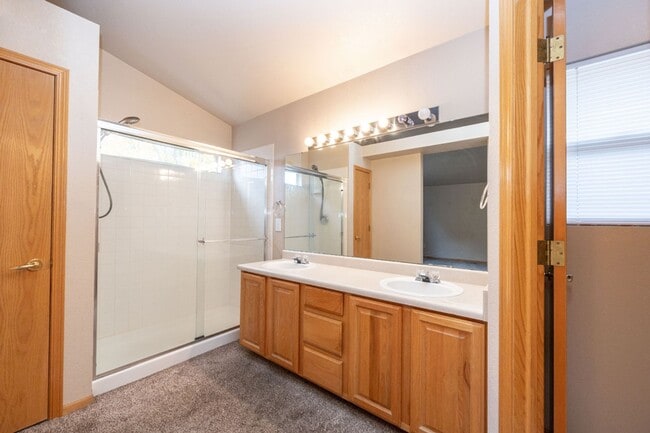 Building Photo - 3 bed, 2.5 bath Home in English Ranch Neighborhood