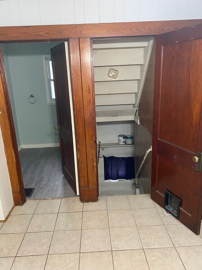 Building Photo - 4012 Henderson Ave