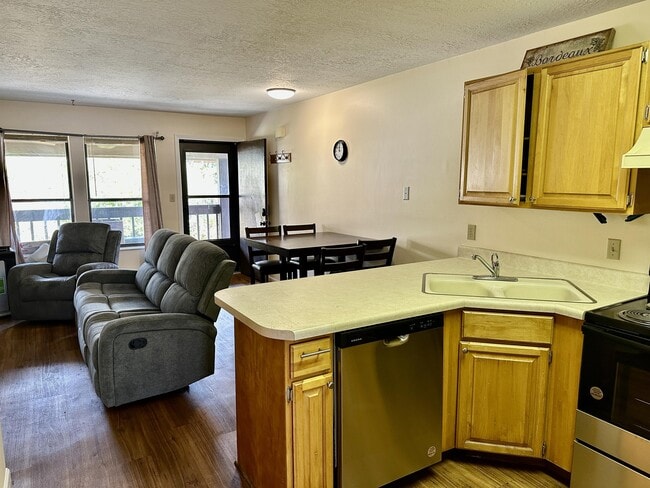 Building Photo - 3615 N Wolf Creek Dr