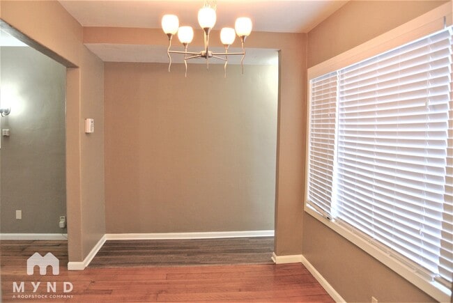 Building Photo - 2141 Royal Oaks Dr